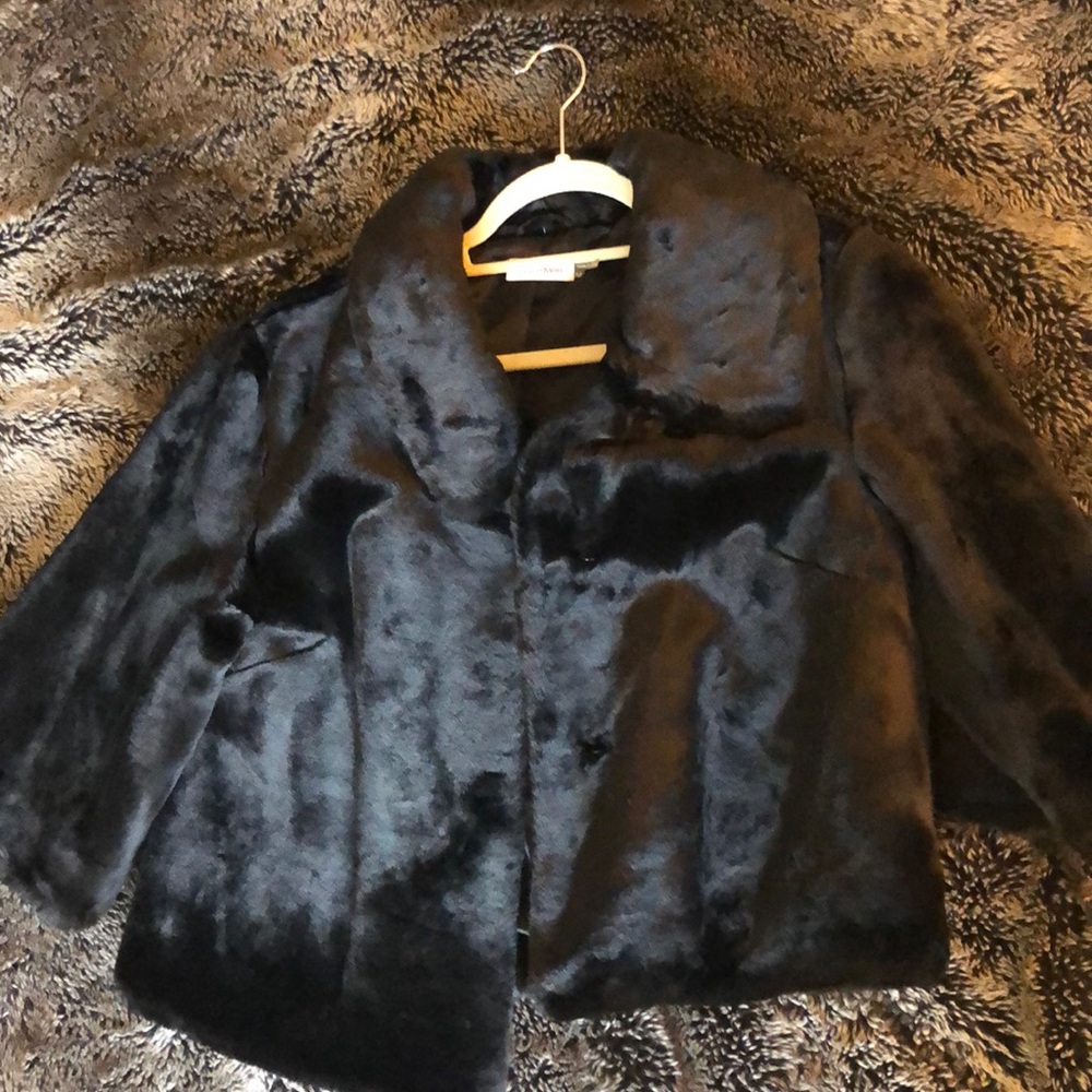 Cropped faux fur jacket
